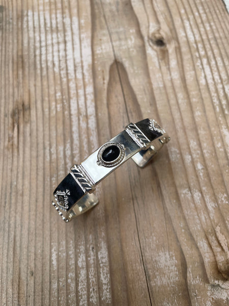 First Arrow’s KAN Stamp Bangle with Black Star – BR-322
