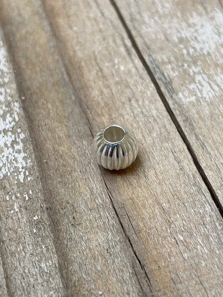 First Arrow’s SV Stripe Bead 6mm – O-105
