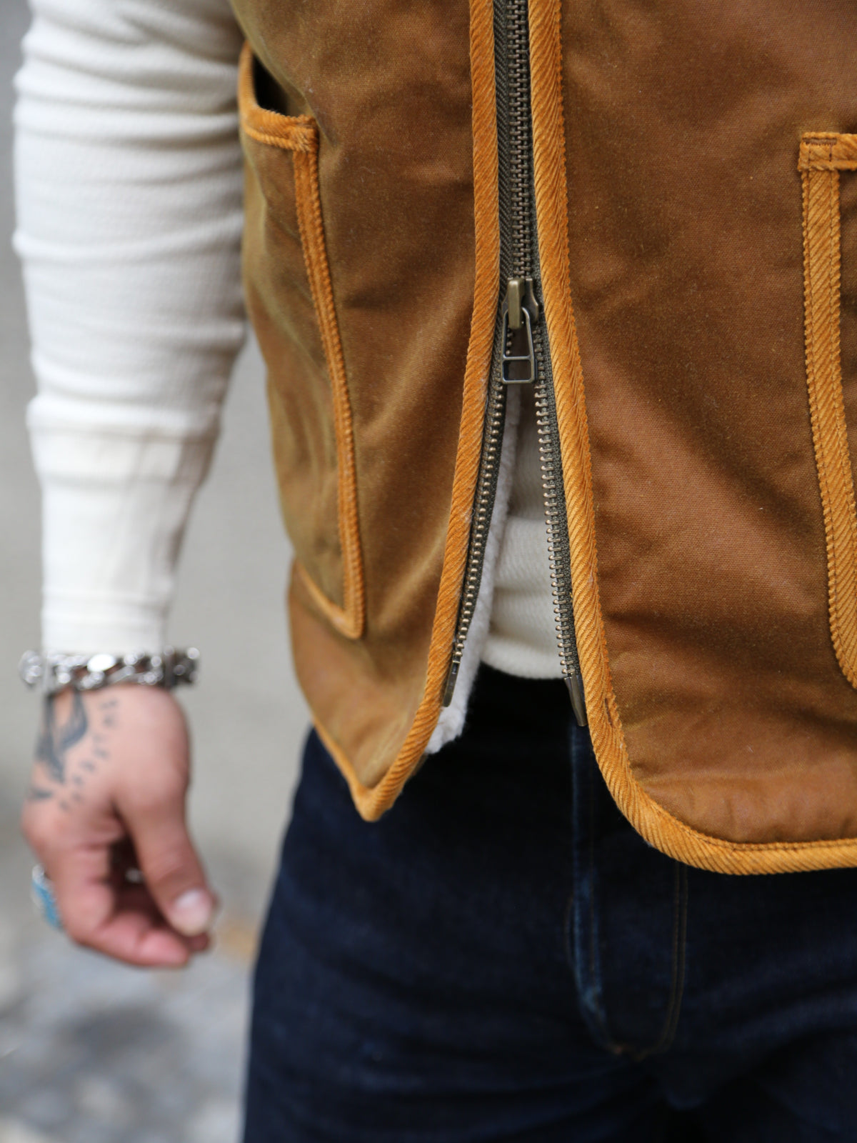 Fleurs de Bagne Gilet Discipline – Gold Wax Halley Stevenson / White Fur (W23-011M)