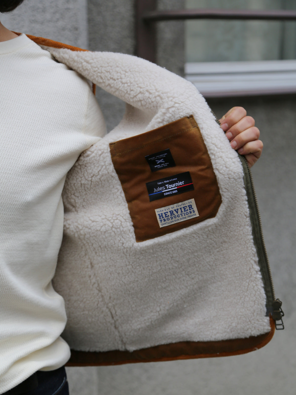 Fleurs de Bagne Gilet Discipline – Gold Wax Halley Stevenson / White Fur (W23-011M)