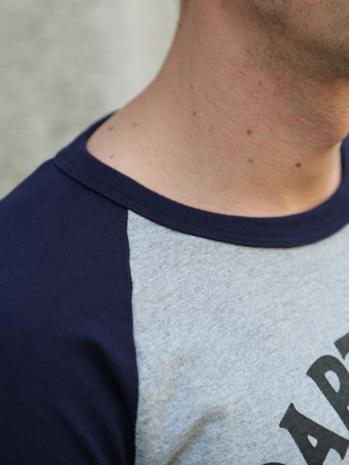 Studio d'Artisan Raglan Sleeve T-Shirt "Satisfaction" – Magenta/Navy (8162A)