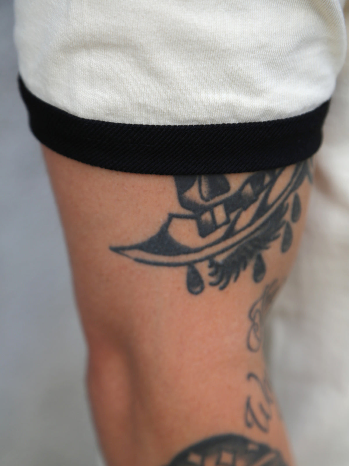 The Real McCoy's Whizz Gunner Tee – Cream/Black (MC25016-301)