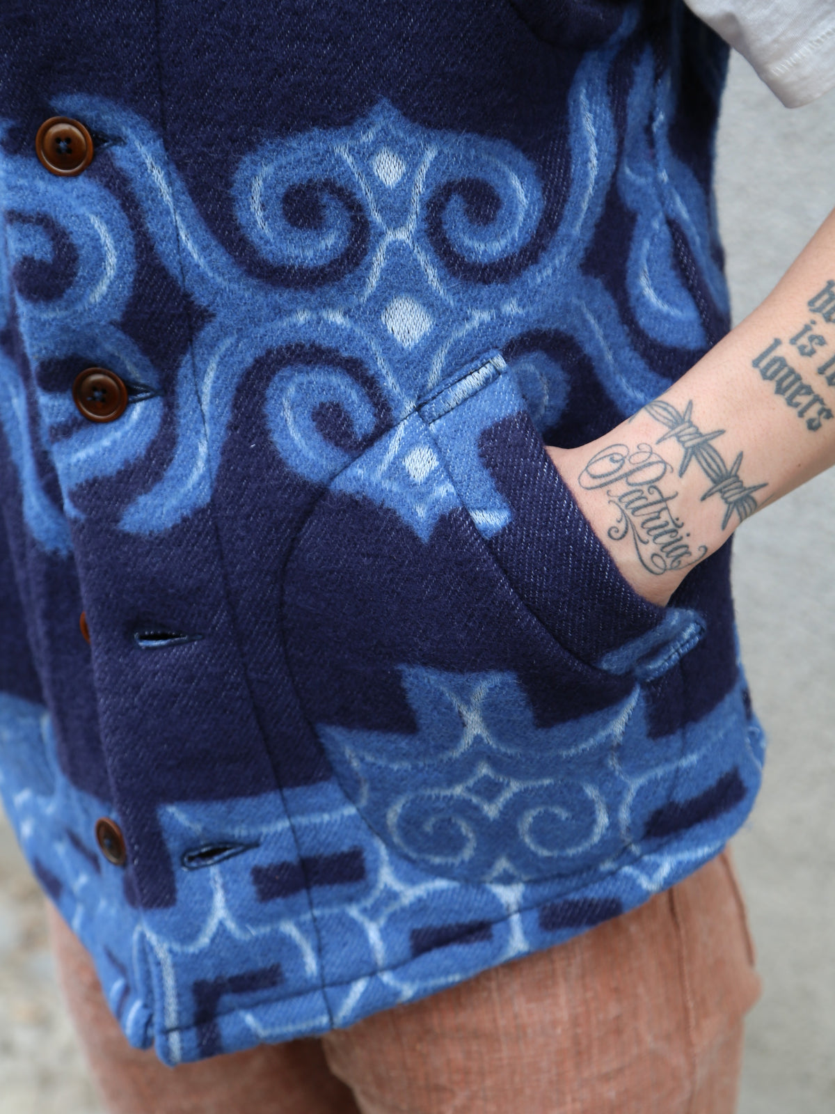 Studio d'Artisan 45th Ainu Blanket Vest – Navy (SP-105)