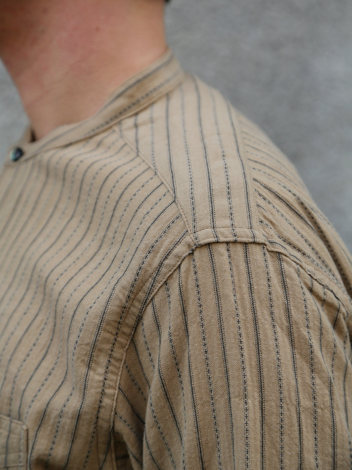 Black Sign Antique Cloth Band Collar Immigrant Shirt – Wheat Beige (BSFL-25107)