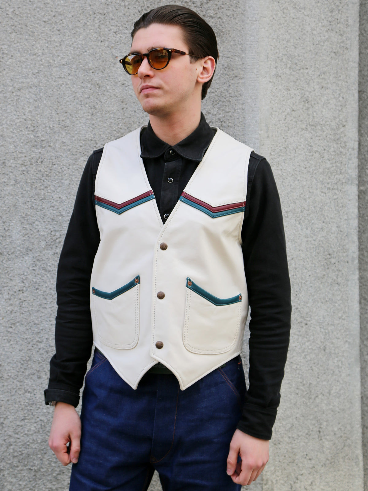 Indigofera Mahan Leather Vest – White Navak/White Teacore (7101-933-99)