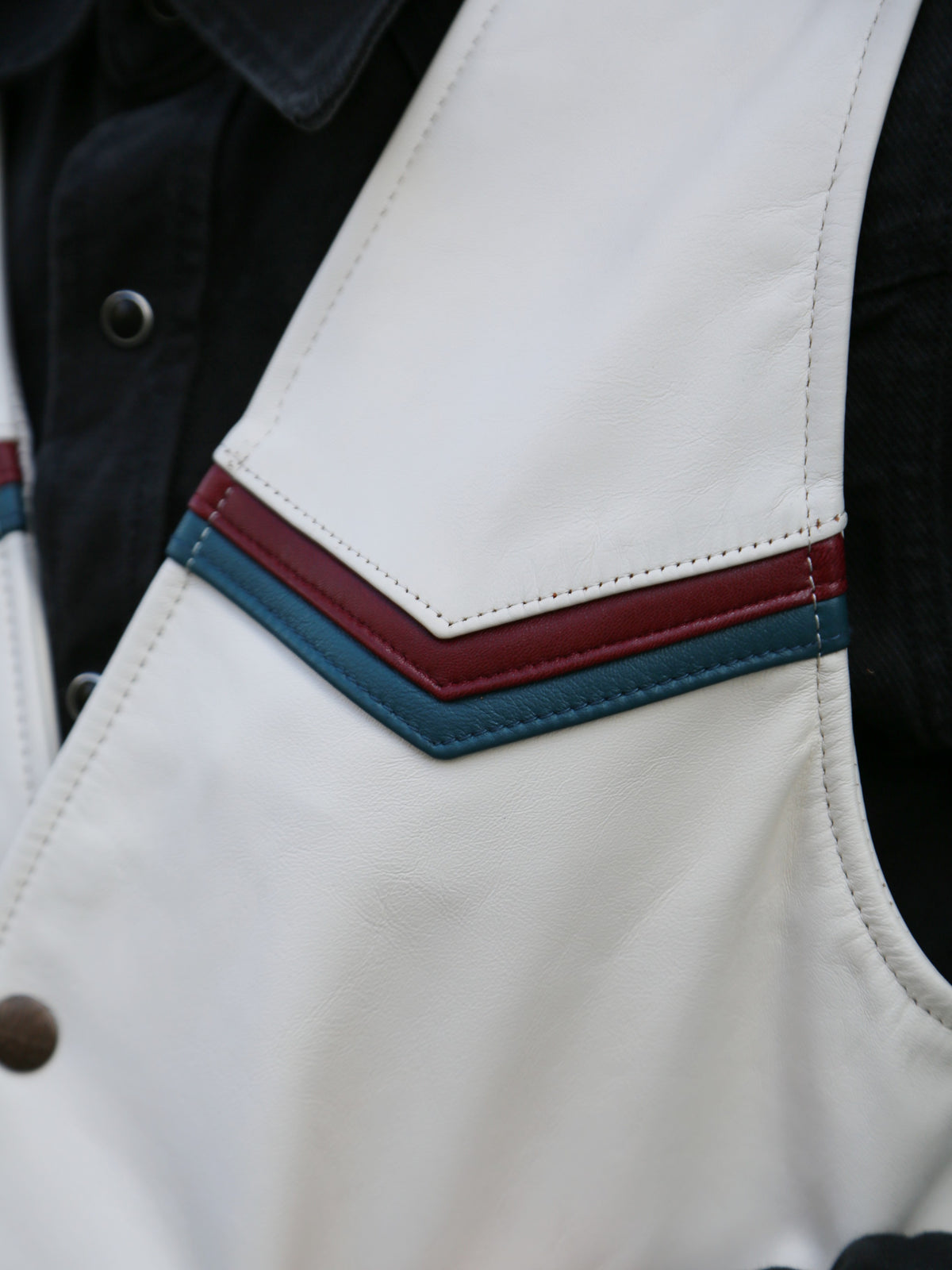 Indigofera Mahan Leather Vest – White Navak/White Teacore (7101-933-99)