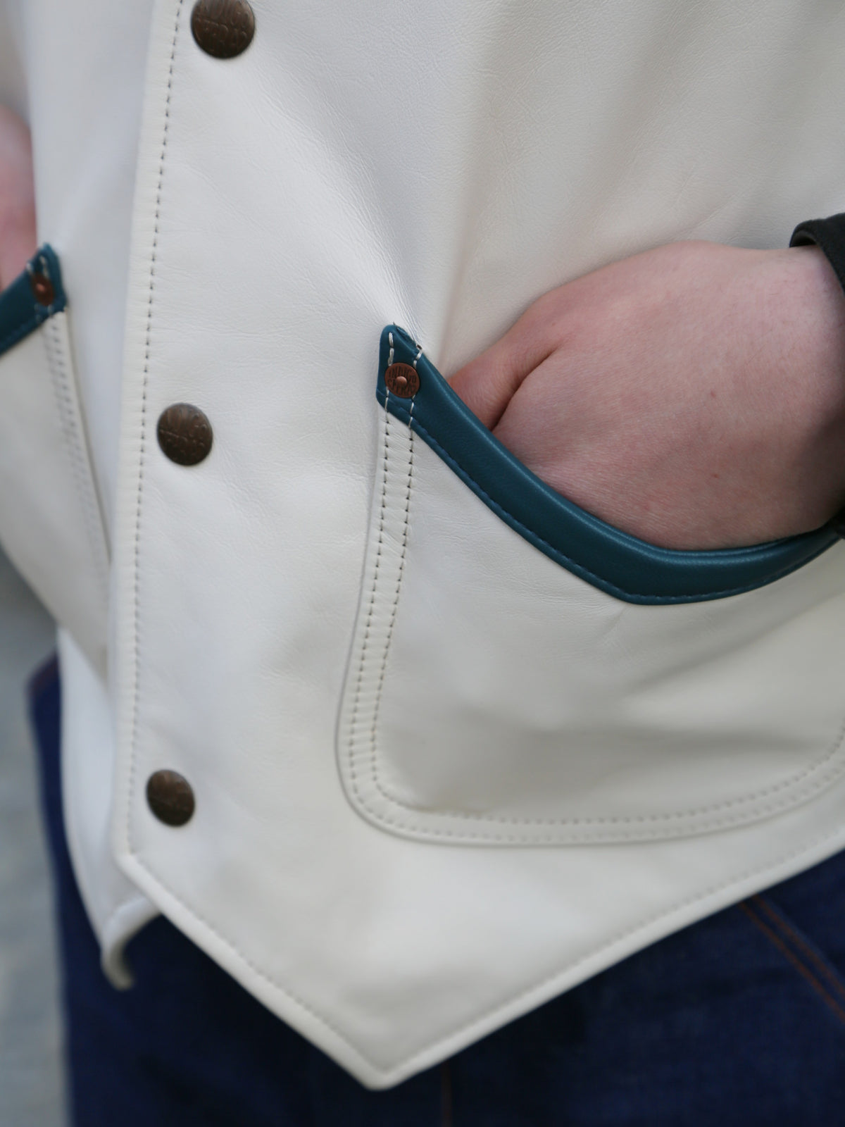 Indigofera Mahan Leather Vest – White Navak/White Teacore (7101-933-99)