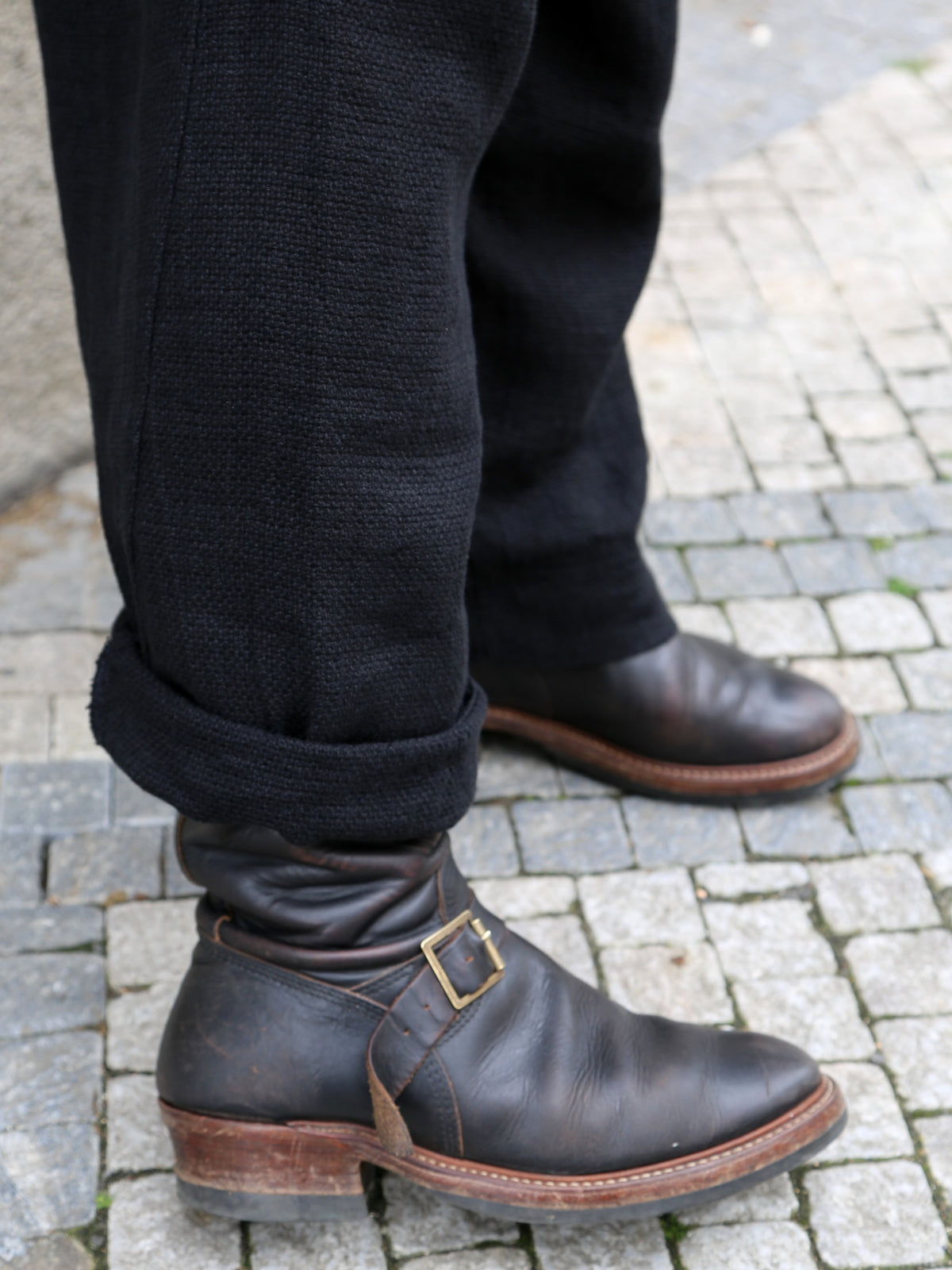 Hansen Garments Bobby Wide Pleated Trousers – Black Gauze (29-58-2)