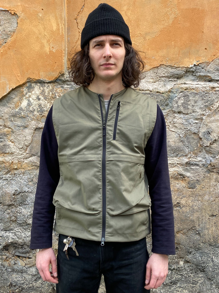 Tilak Poutník Blade Vest Olive | denimheads.cz