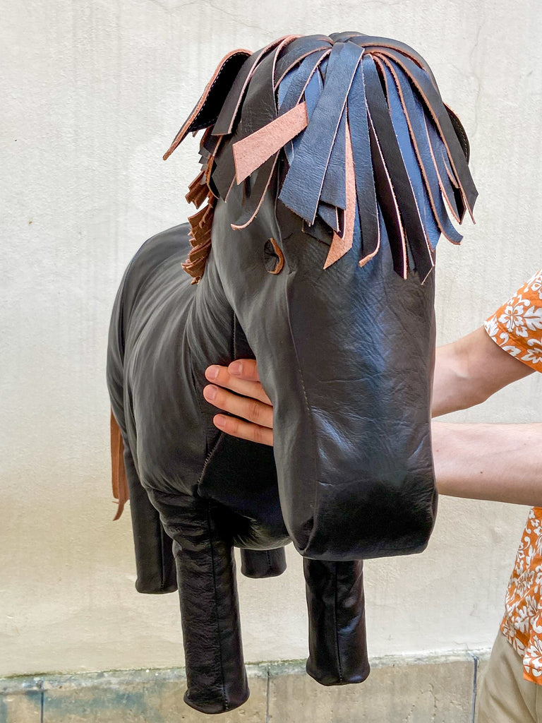 ザリアルマッコイズ HANDCRAFTED HORSEHIDE ANIMALS HANDCRAFTED HORSEHIDE ANIMALS - RHINO – The Real McCoy's