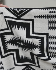 Pendleton Adult Jacquard Hooded Towel Harding Black (XB248 55214)