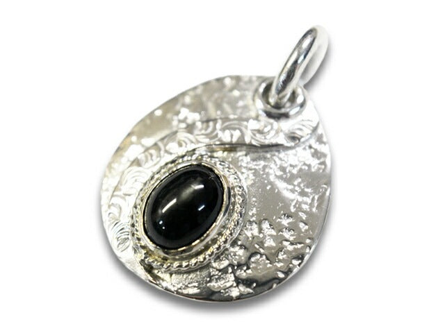 First Arrow’s Hammered Arabesque Carving Metal Pendant with Blackstar – P-012