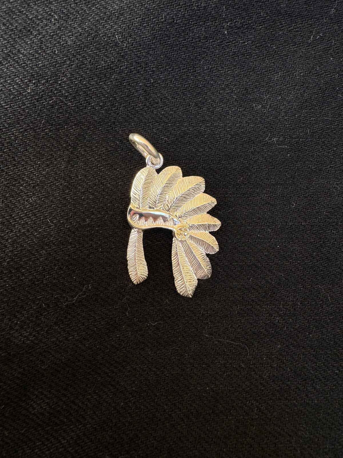 First Arrow's War Bonnet in Profile Pendant Head (L) – (P-700L)