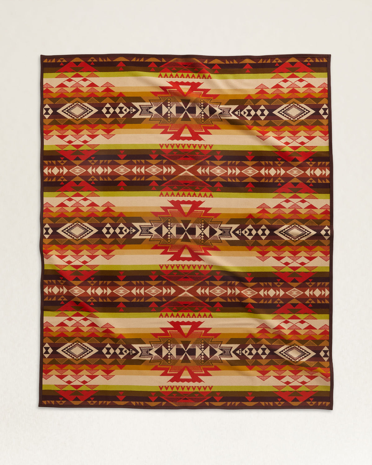 Pendleton Limited Edition Jacquard Robe Blanket – Highland Peak Red (ZE782 57236)