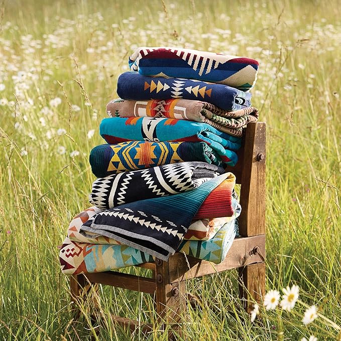 Pendleton Oversized Jacquard Spa Towel – Black (XB233 57324)