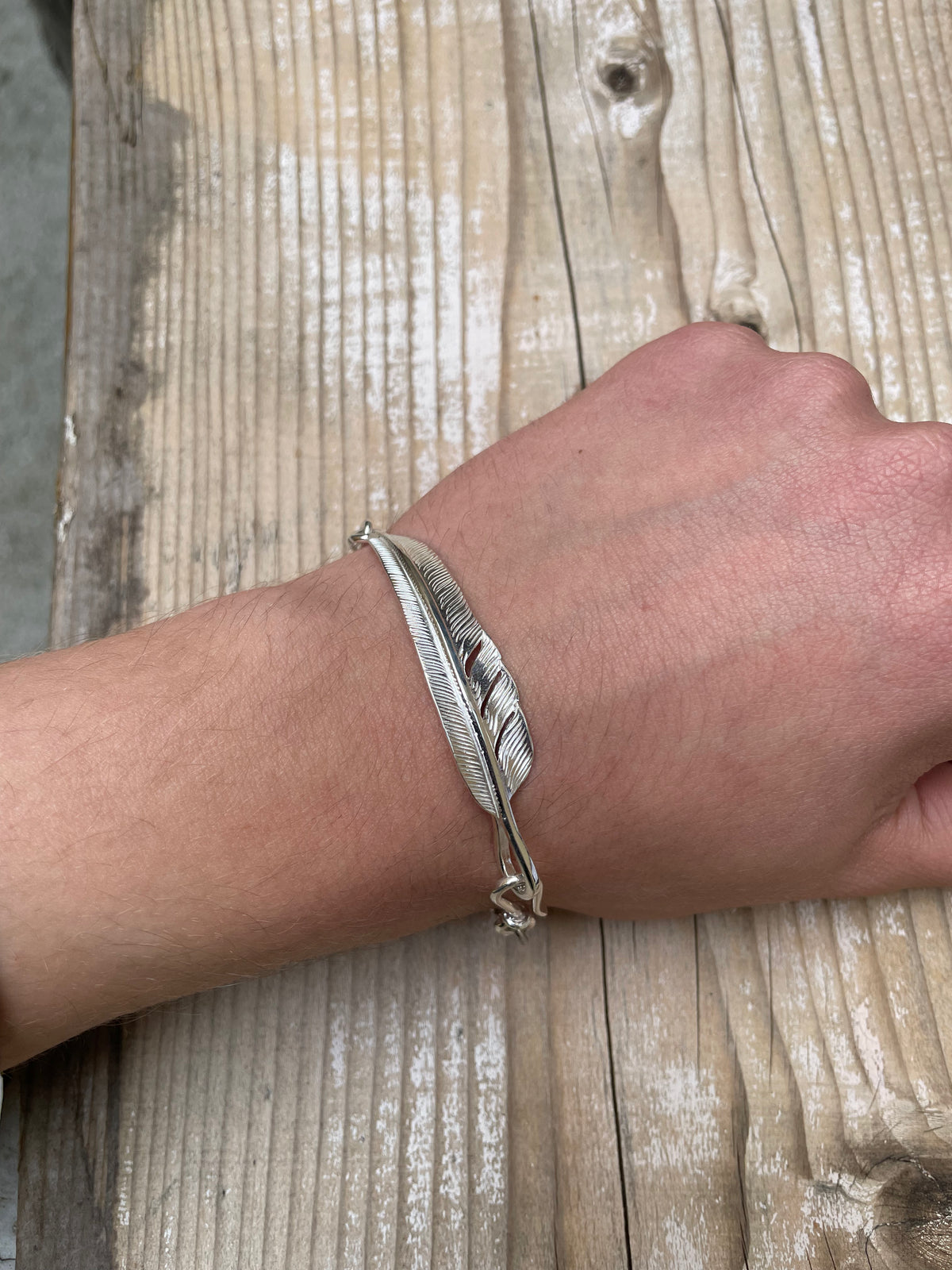 First Arrow’s KAZEKIRI Feather Chain Bracelet – BR-151