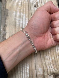 First Arrow’s KAZEKIRI Feather Chain Bracelet – BR-151
