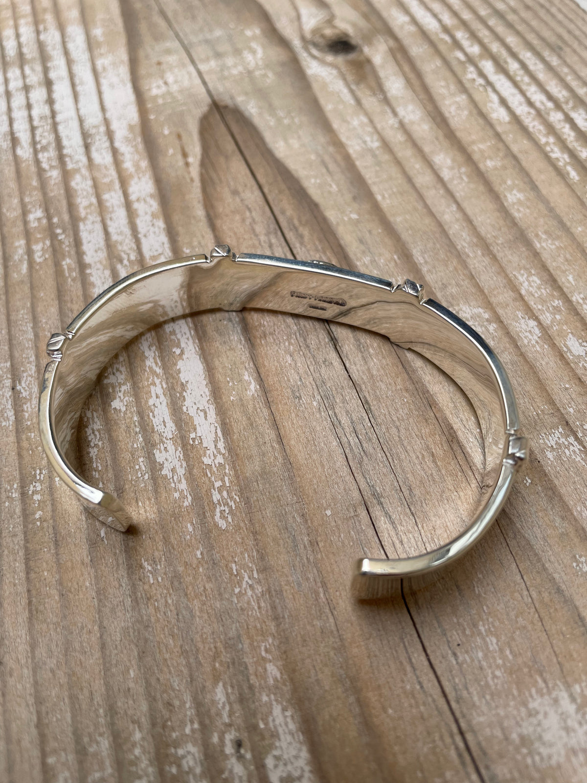 First Arrow’s KAN Stamp Bangle with Black Star – BR-322