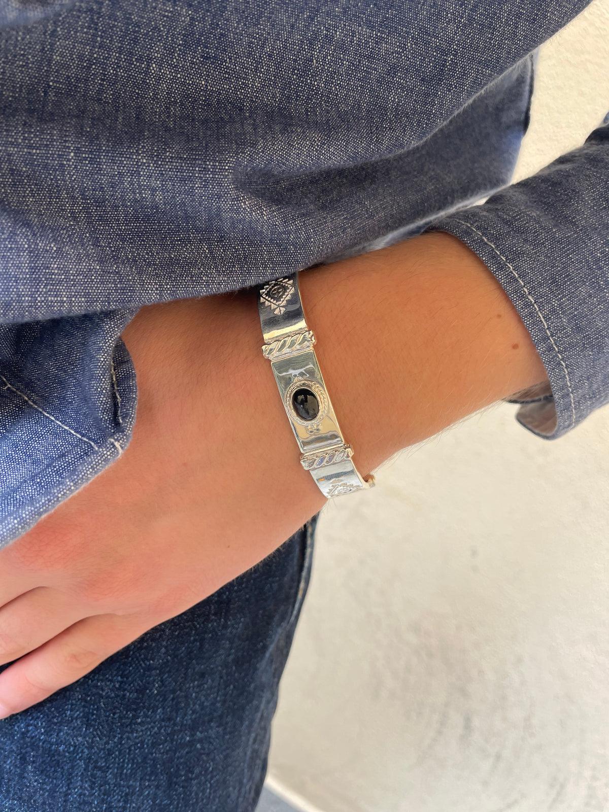 First Arrow’s KAN Stamp Bangle with Black Star – BR-322