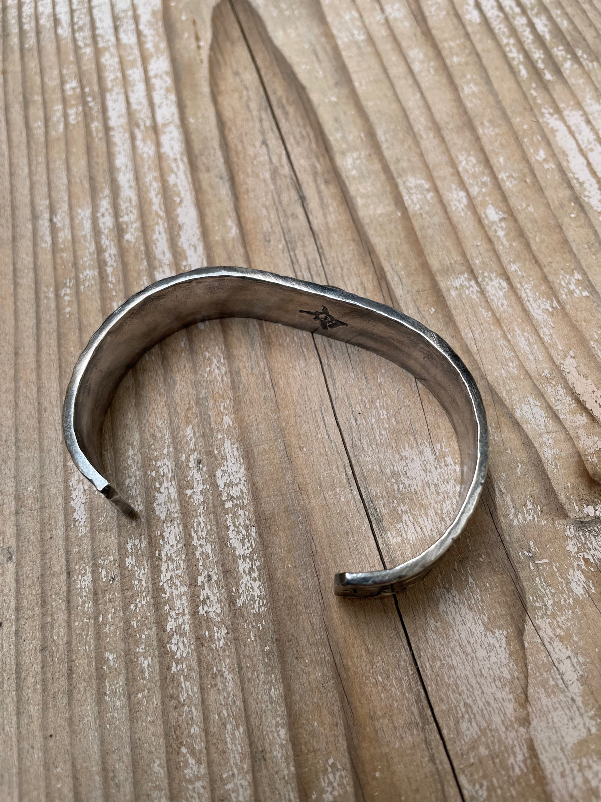 First Arrow’s Stamp Bangle with Black Star – BR-312