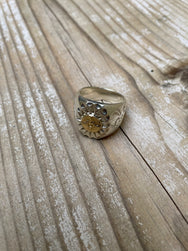 First Arrow's Stamp Stand Sun and Arabesque carving Ring with K18 R-096