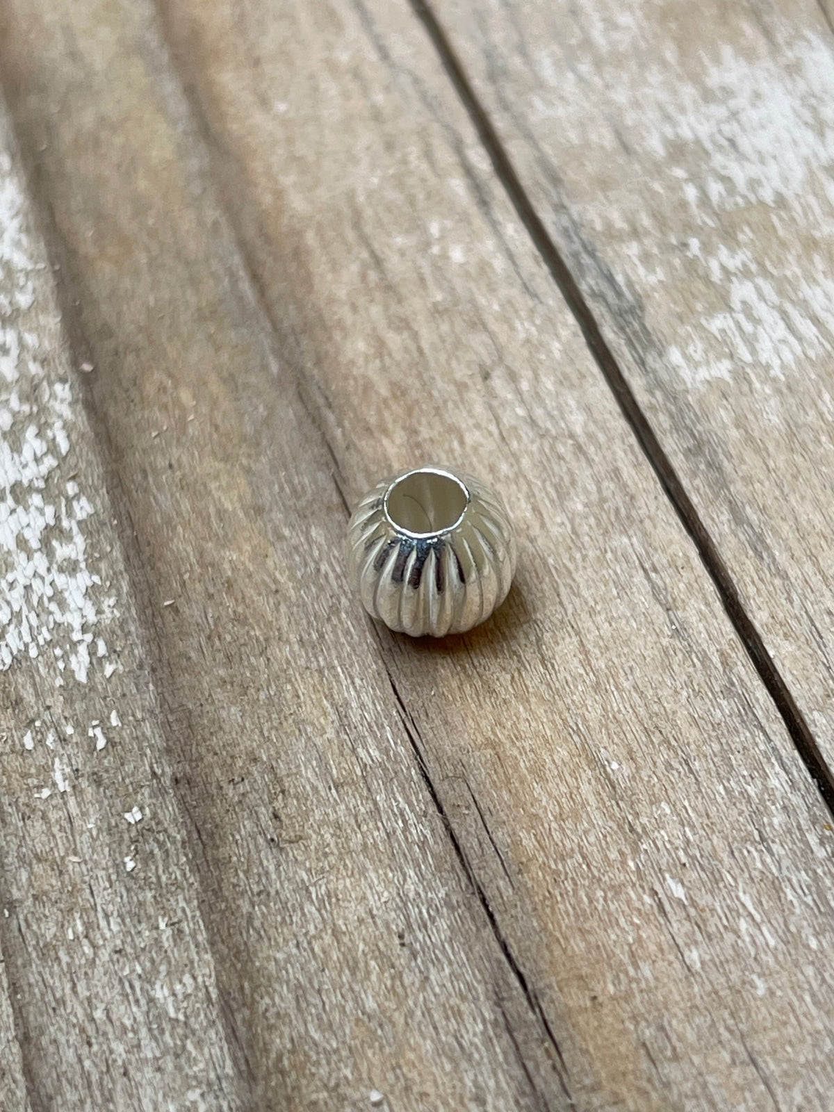 First Arrow’s SV Stripe Bead 6mm – O-105