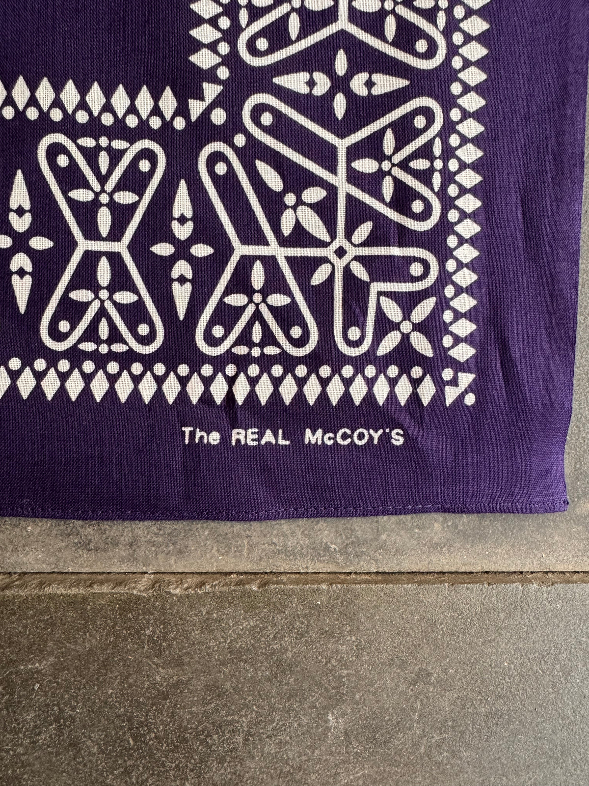 The Real McCoy’s Bandana “Cross” – Navy (MA26011 140)