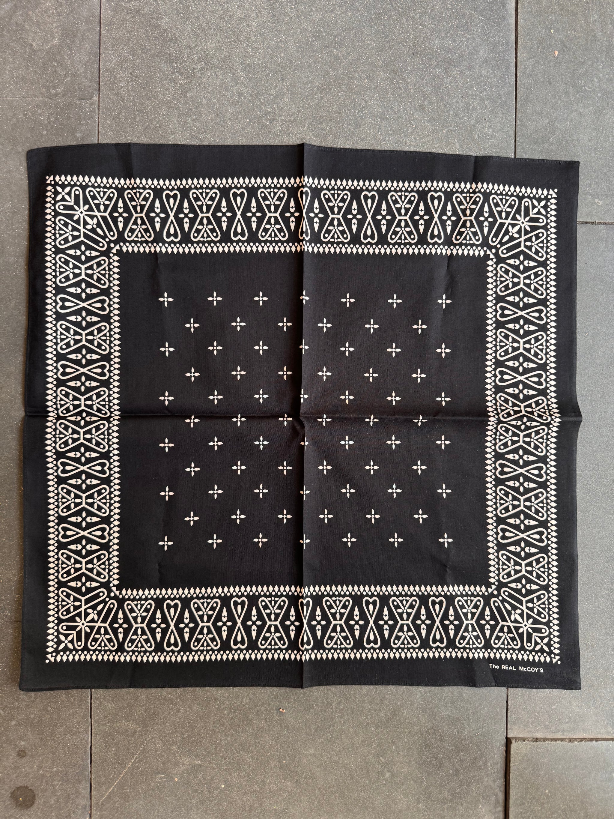 The Real McCoy's Bandana “Cross” – Black (MA26011 030) | denimheads.cz