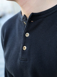 Studio d'Artisan Thermal Henley Waffle – Black (9937)