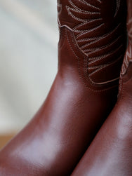 Unmarked Durango Boots V2 – Brown (for Woman)