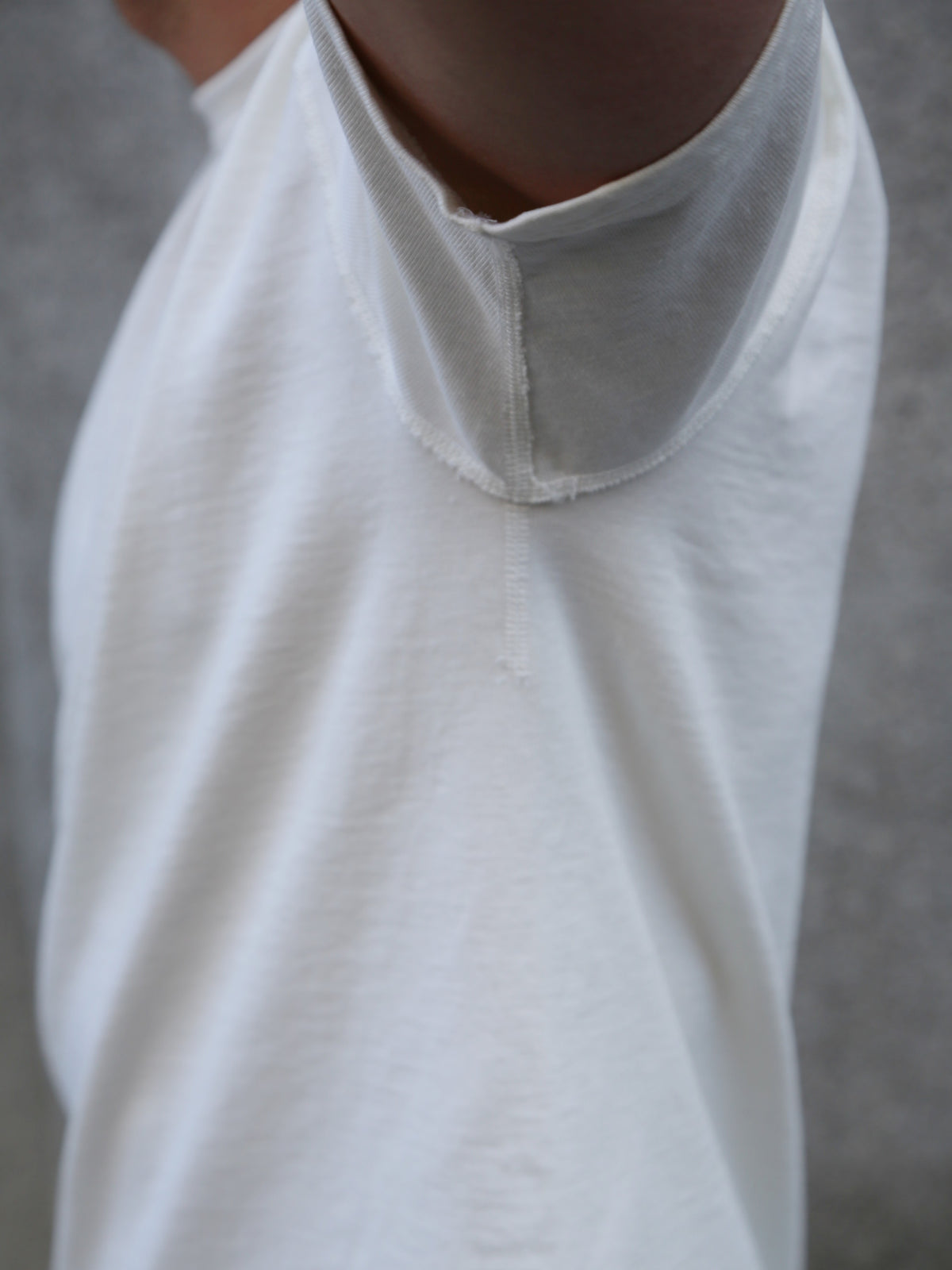 Studio d'Artisan Suvin Gold T-Shirt – White (8173)