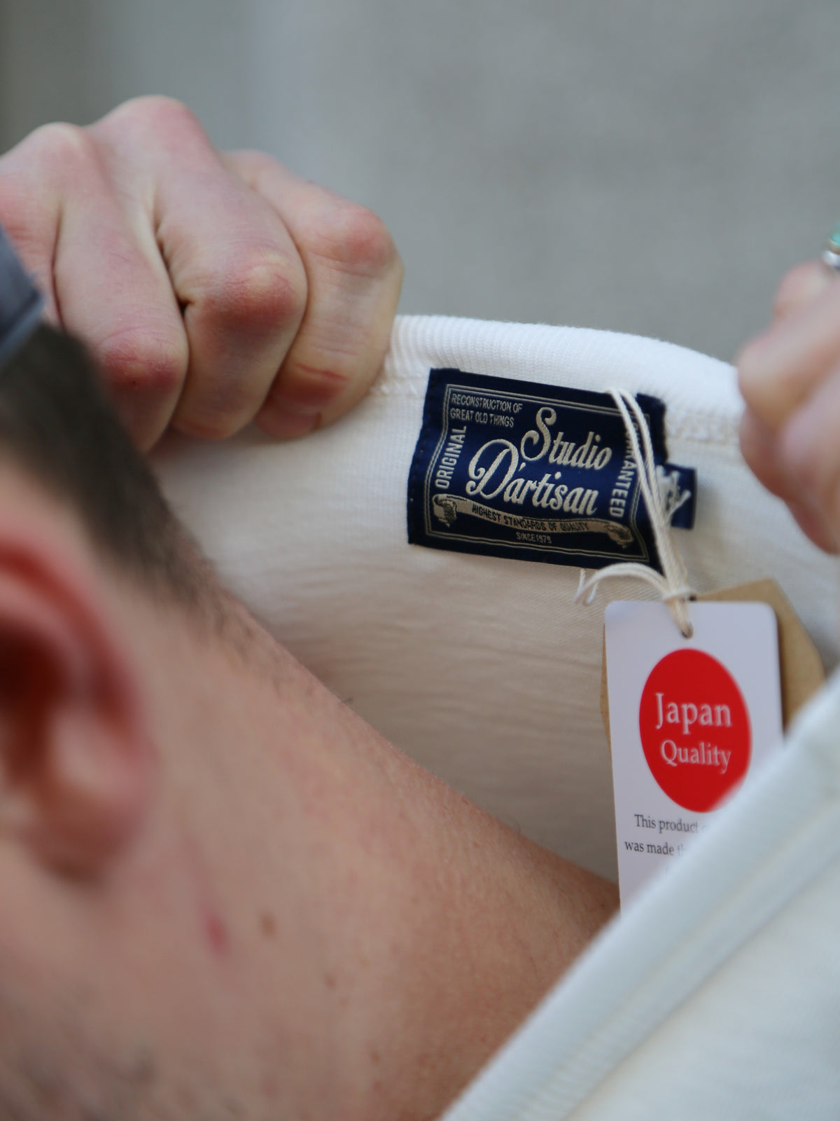 Studio d'Artisan Suvin Gold T-Shirt – White (8173)