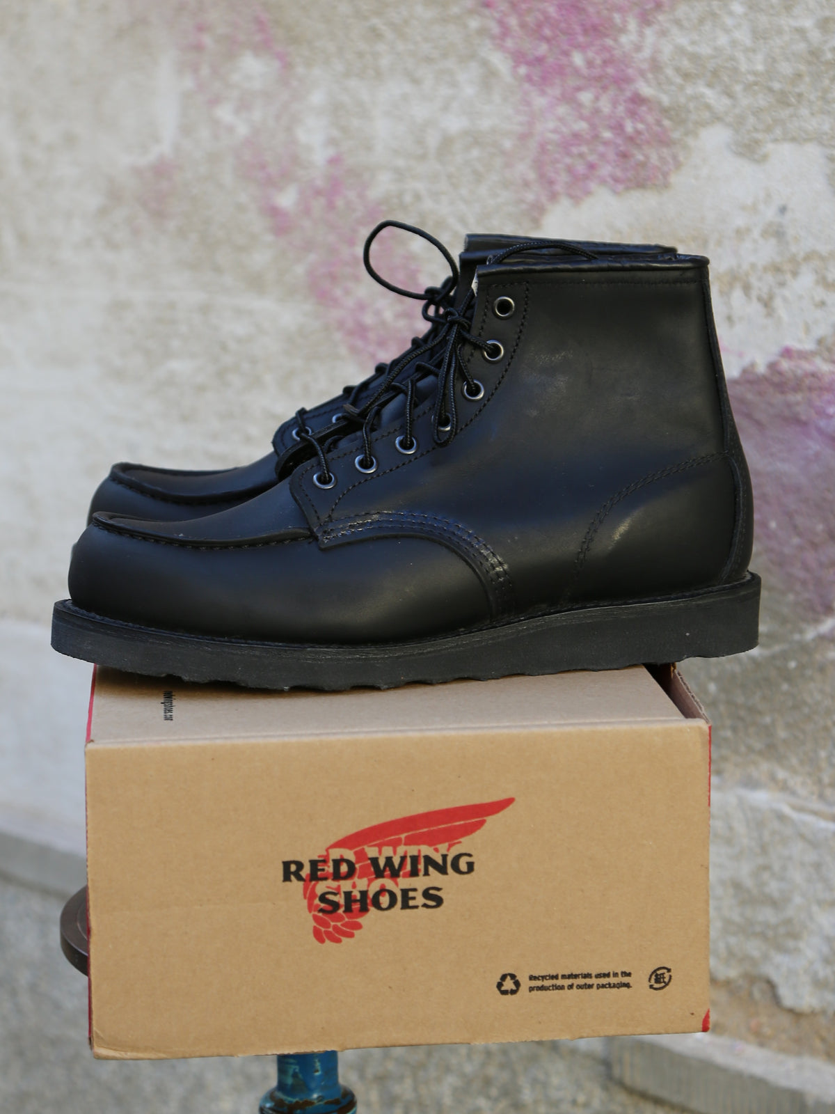 Red Wing 6in Classic Moc Toe – Black Harness Leather (8074)