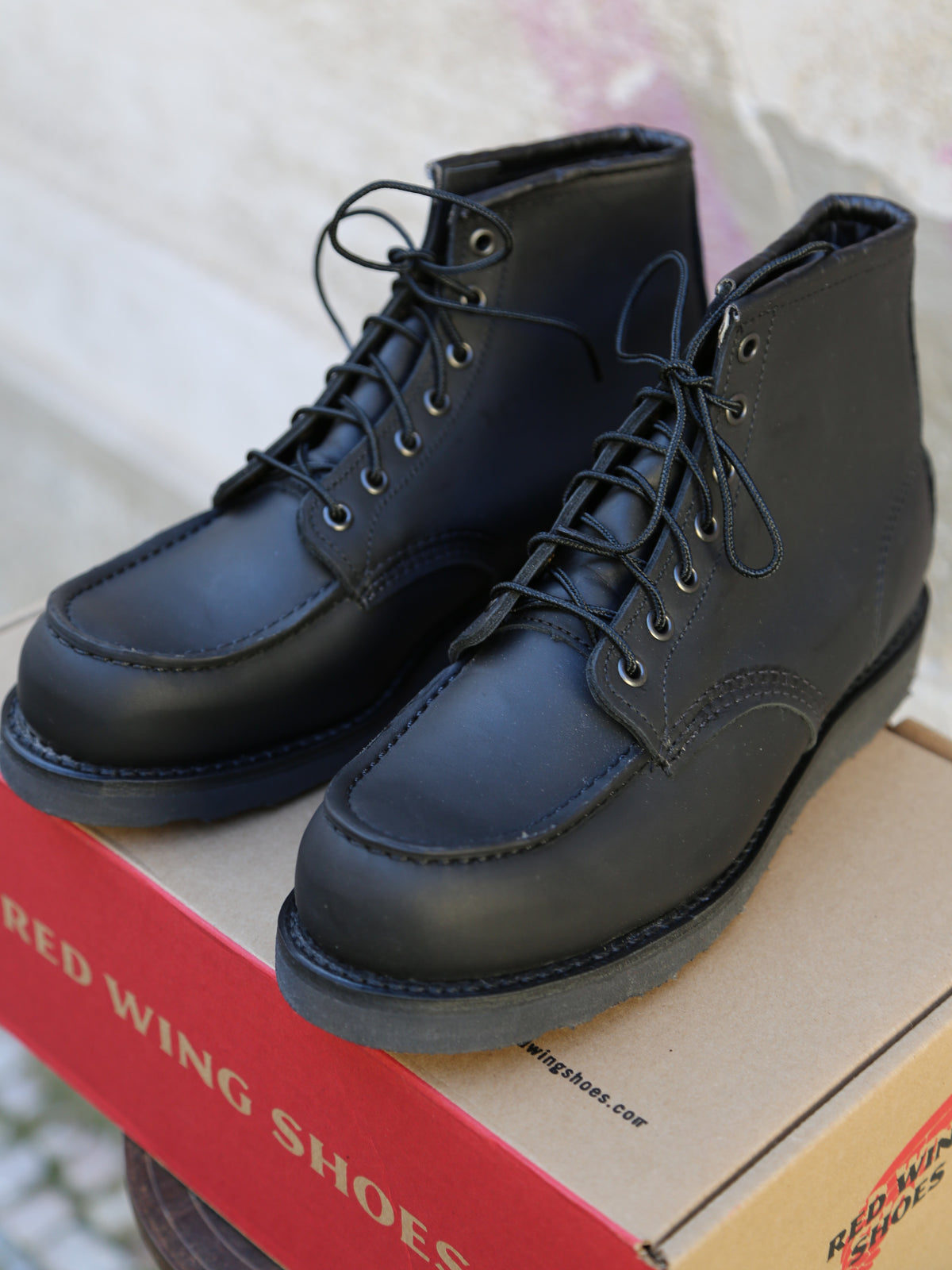 Red Wing 6in Classic Moc Toe – Black Harness Leather (8074)