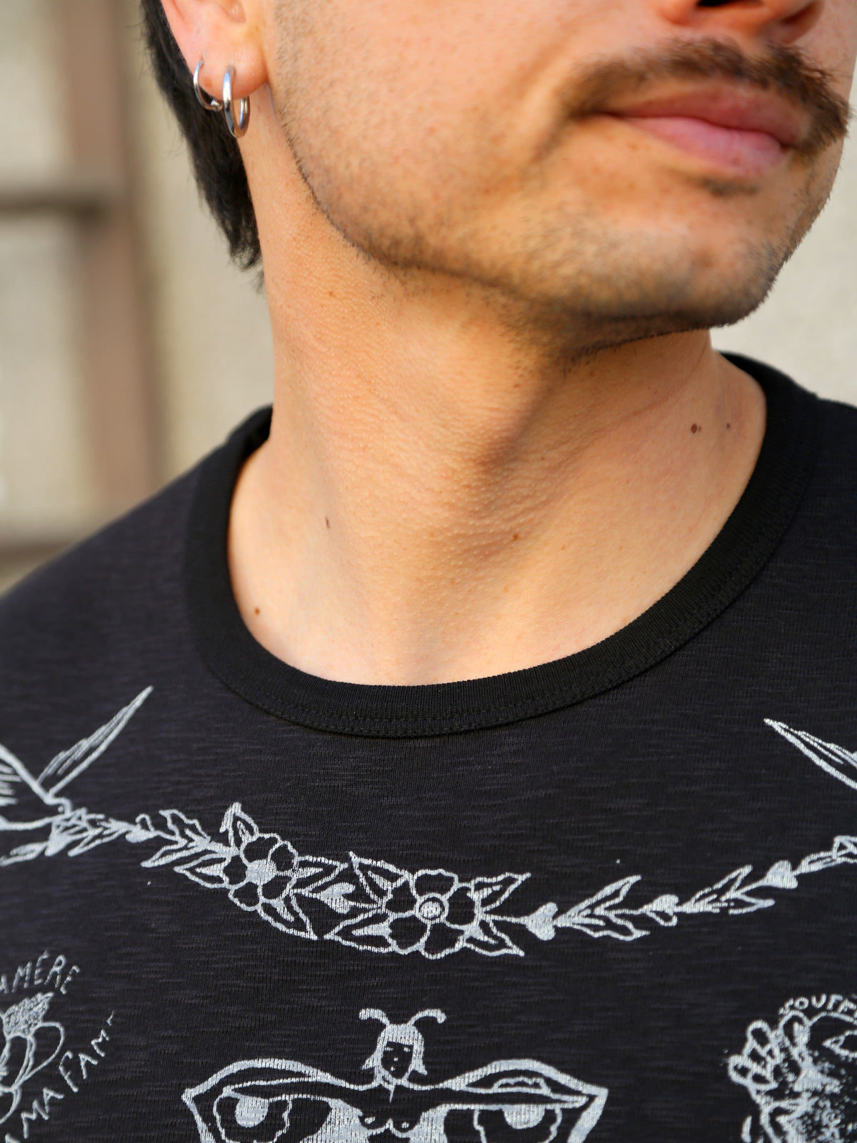 Fleurs de Bagne Tricot „Le Vice Dans Le Peau“ – Charcoal (FDB-TSSH-VICE-920)