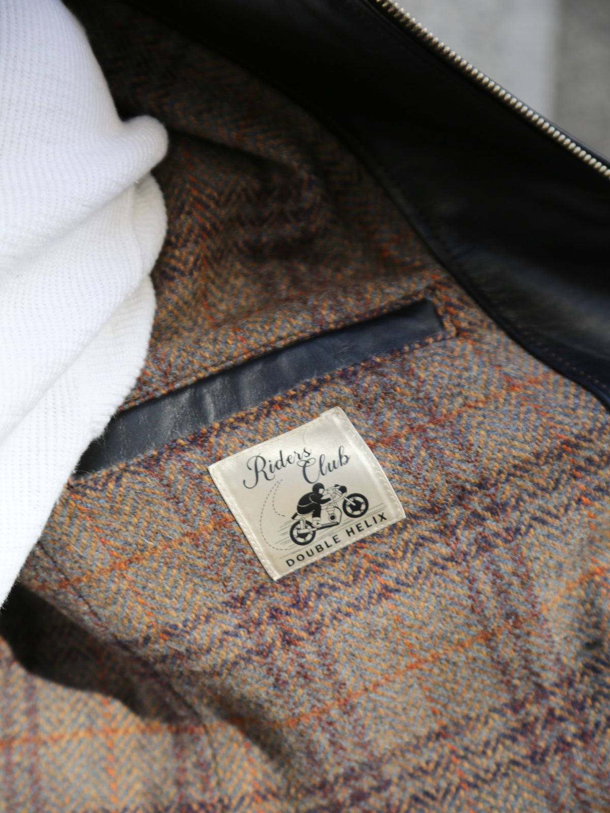 Double Helix Hugging the Curve – Black Teacore Horsehide (RC06601)