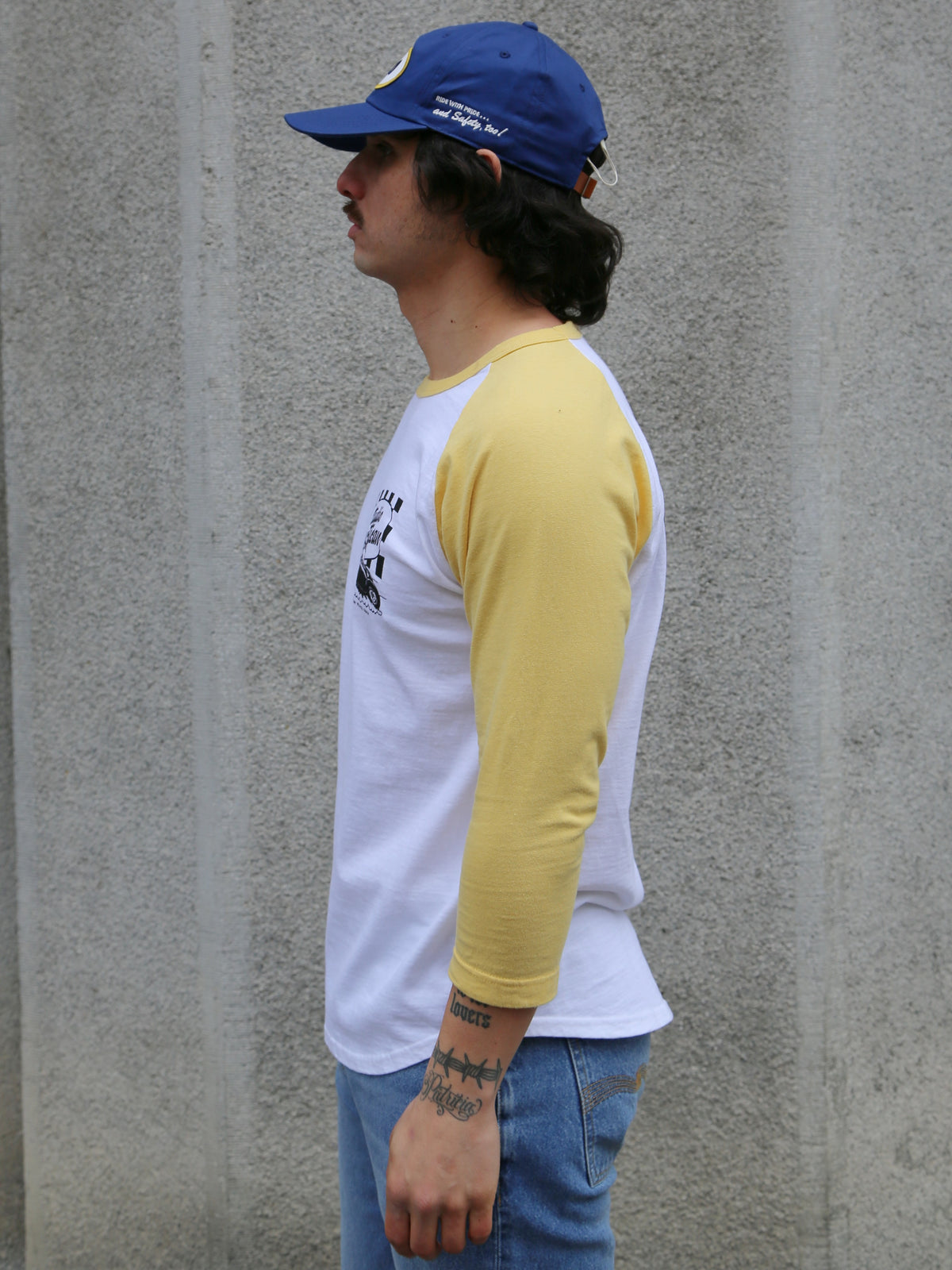 Studio d'Artisan Chicken Race Raglan 3/4 Length T-Shirt – White/Yellow (8151B)