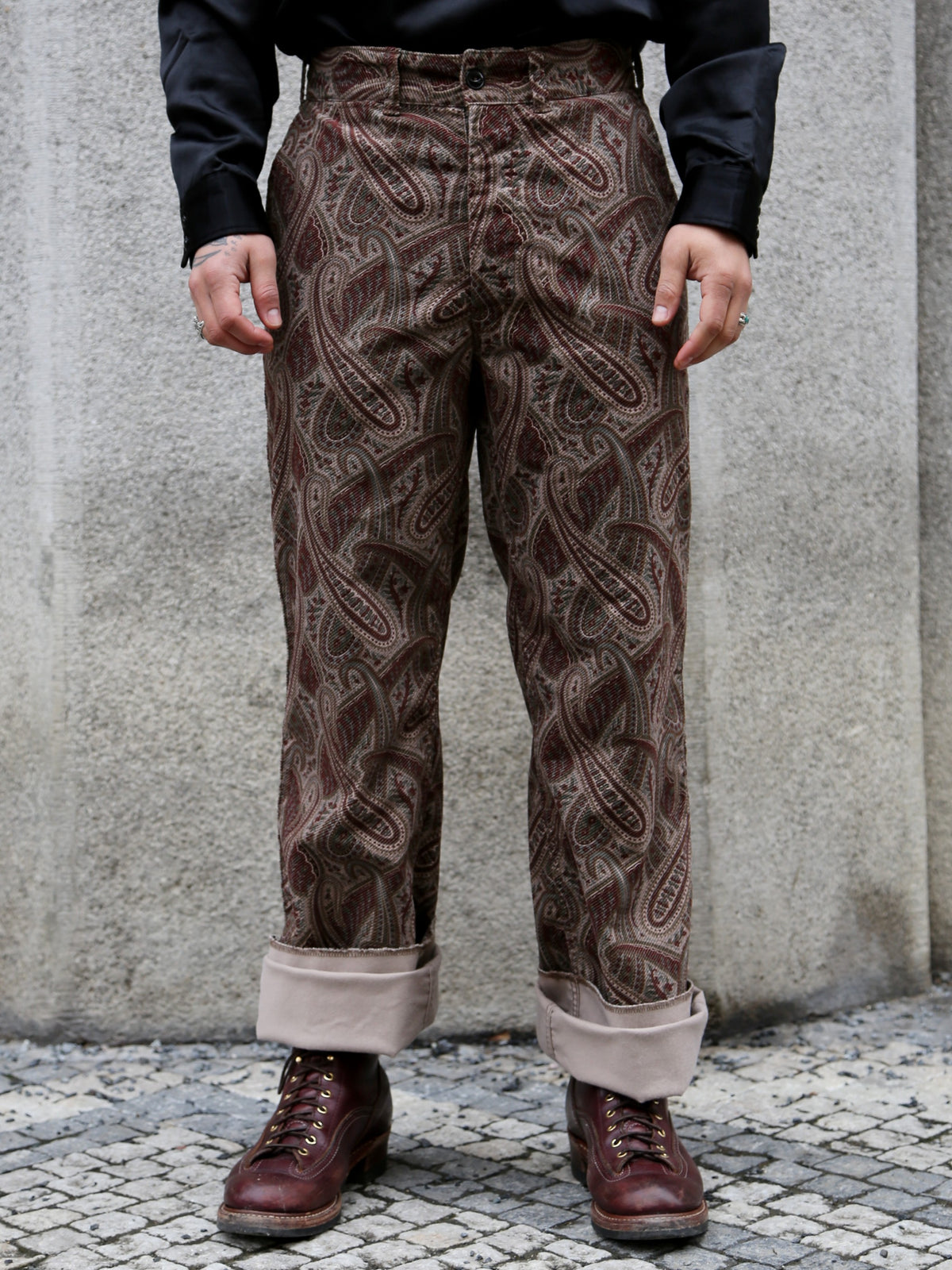 Black Sign Slant Cord Paisley Harbor Trousers – Sand Beige x Bordeaux (BSFP-25509)