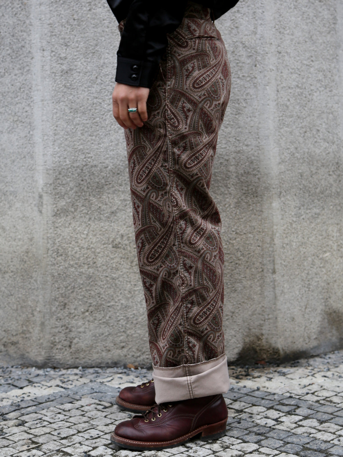 Black Sign Slant Cord Paisley Harbor Trousers – Sand Beige x Bordeaux (BSFP-25509)