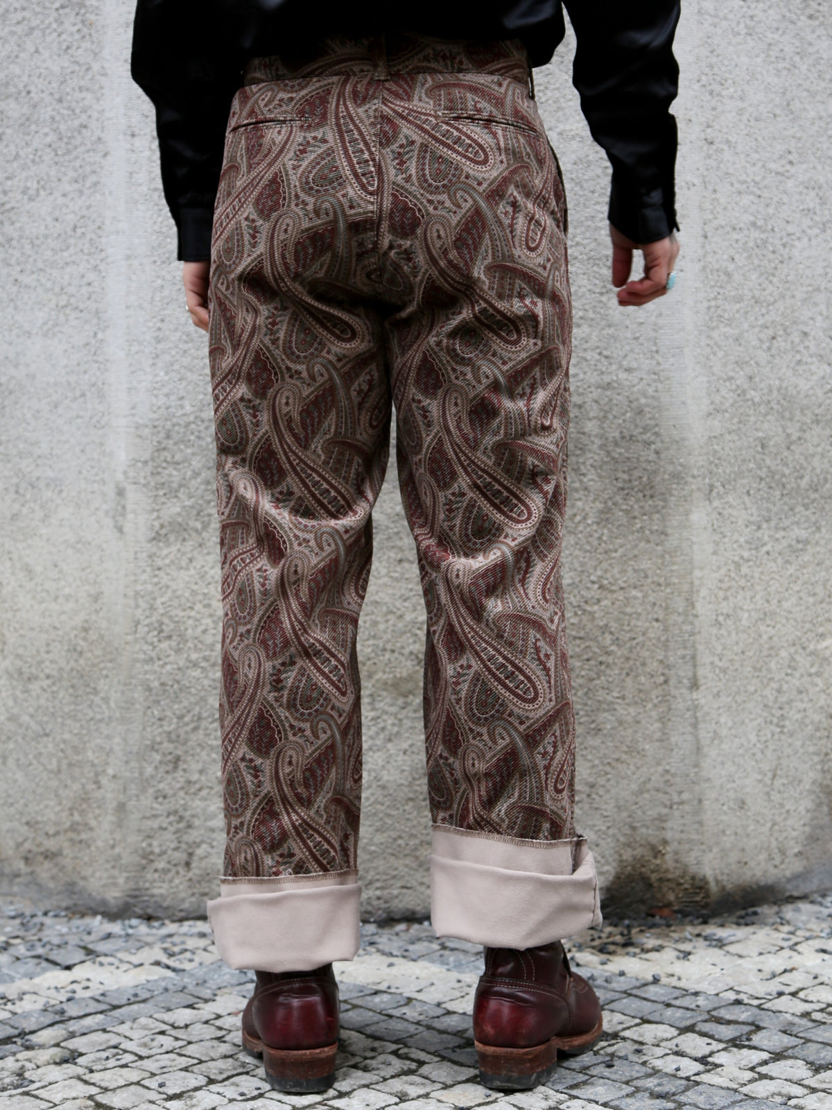 Black Sign Slant Cord Paisley Harbor Trousers – Sand Beige x Bordeaux (BSFP-25509)