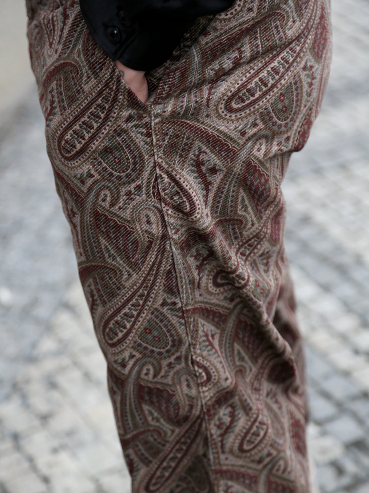 Black Sign Slant Cord Paisley Harbor Trousers – Sand Beige x Bordeaux (BSFP-25509)