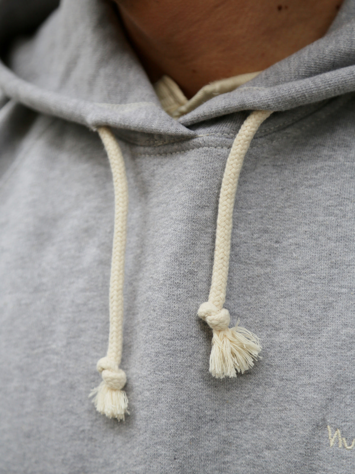 Nudie Jeans Gunde Logo Hoodie – Greymelange (150600)