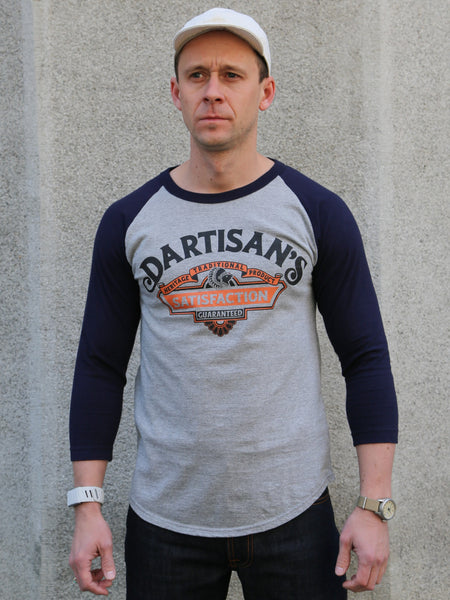 Studio d'Artisan Raglan Sleeve T-Shirt "Satisfaction" – Magenta/Navy (8162A)