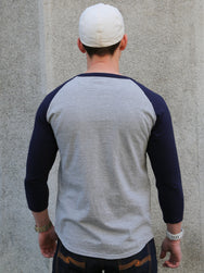 Studio d'Artisan Raglan Sleeve T-Shirt "Satisfaction" – Magenta/Navy (8162A)