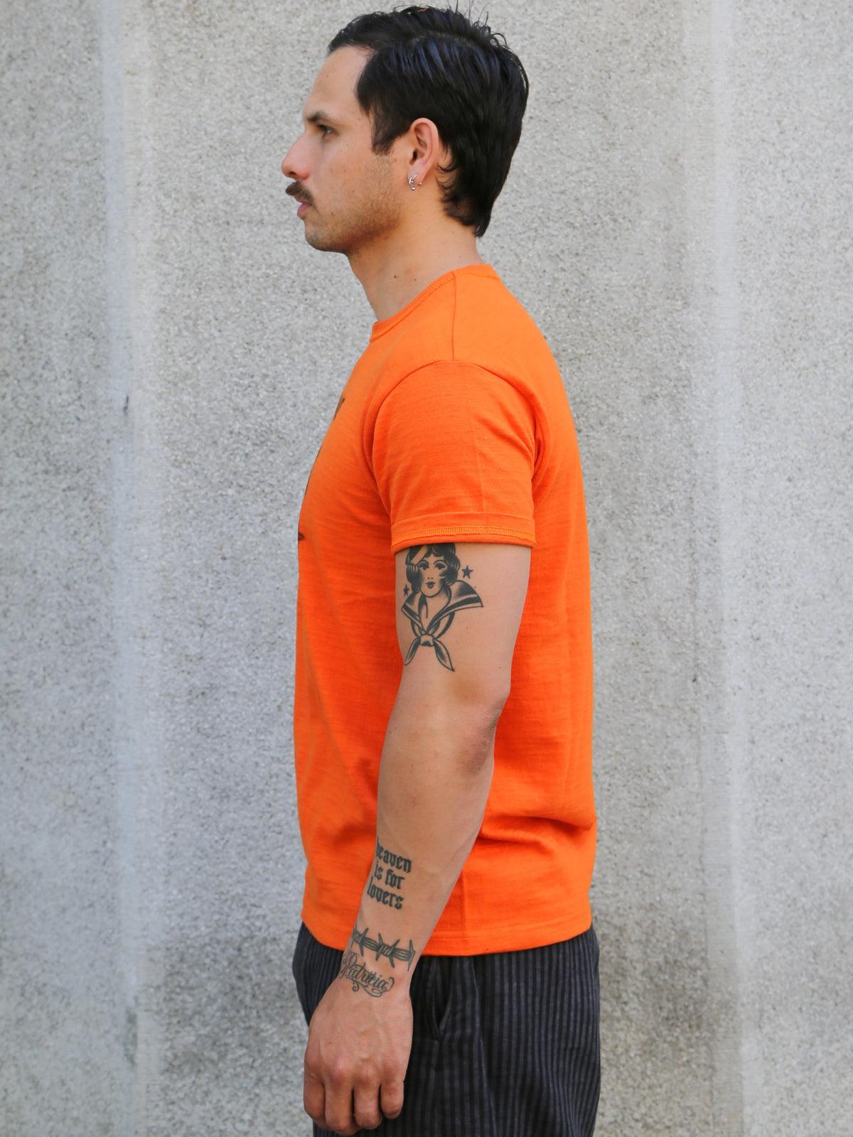 The Real McCOY's Athletic T-Shirt Devil Dog Stencil – Orange (MC26031-070)