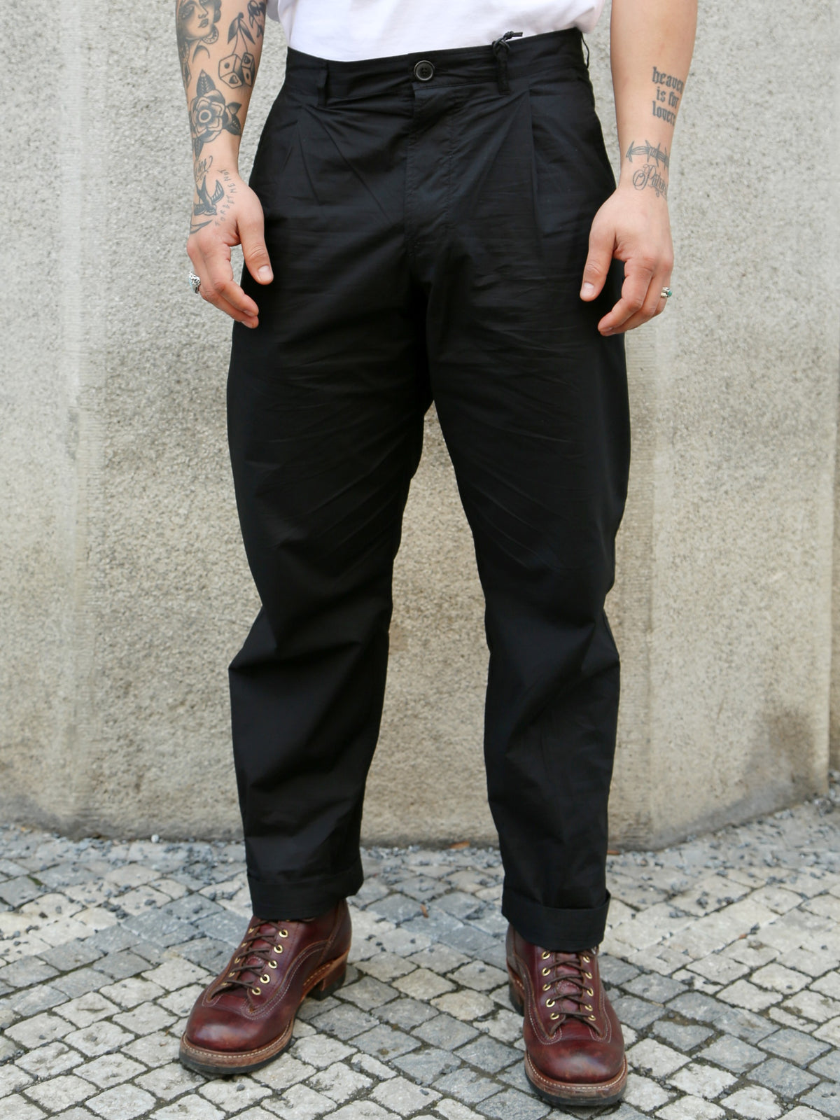 Hansen Garments SUNE Pleated Classic Trousers – Black Parachute (31-64-2)