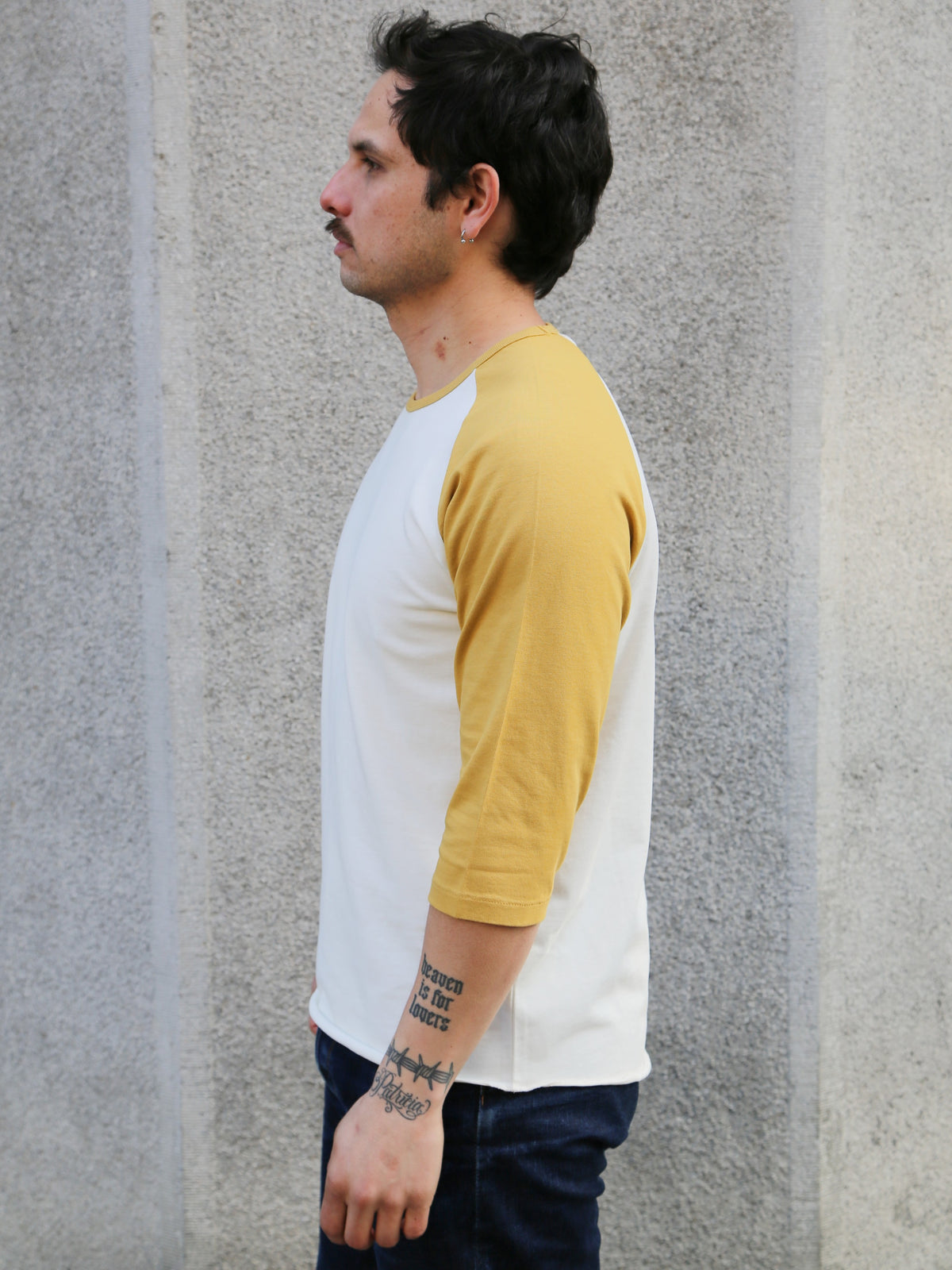 Indigofera Leon Raglan Tee – Cocatoo / Burnish Gold (2278-155-06)