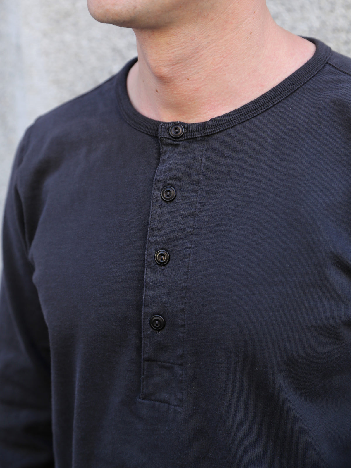Nudie Jeans Long Sleeve Henley – Washed Antracite (131945)