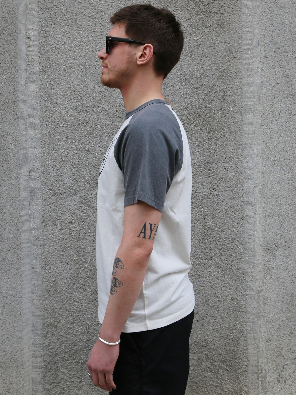 Nudie Jeans Roy Raglan T-Shirt Take It Easy – Offwhite/Black (132006)