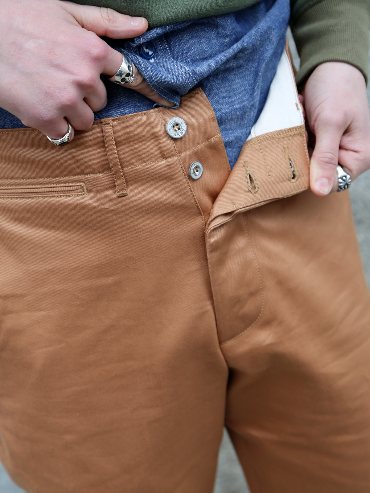 Buzz Rickson's Early Military Chinos Model 1945 – Camel (M43035